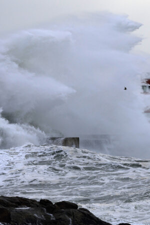 Sete distritos do Norte e Centro pintados de amarelo devido a forte agitação marítima
